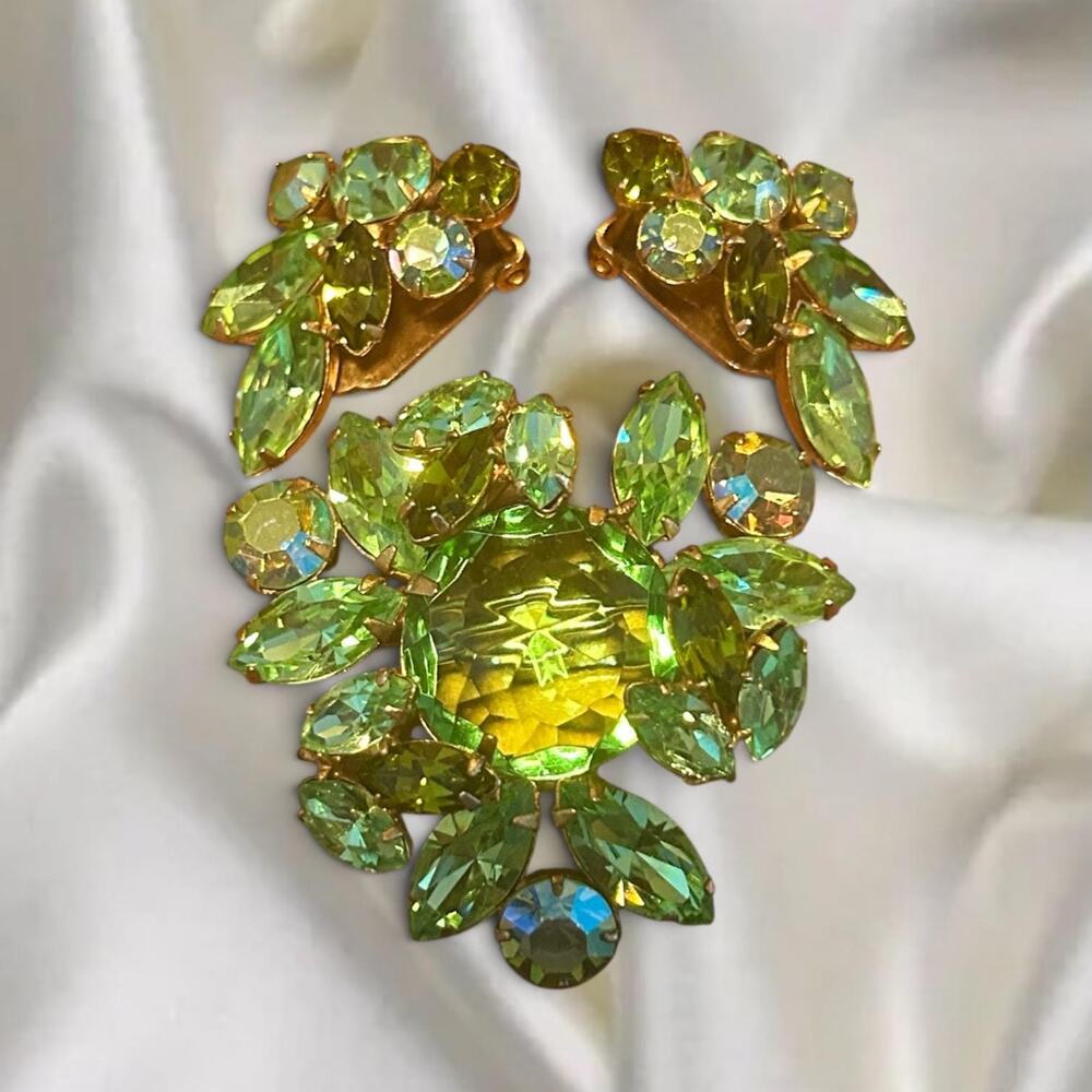 Vintage Mid Century Regency Brooch and Clip Earring Set